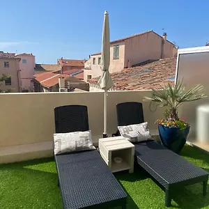 Au Coeur De T2 Climatisé Avec Terrasse Et Garage , Bandol France