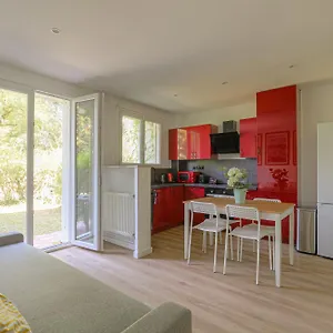 Joli A Avec Parking Et Jardin Appartement